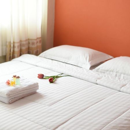 Roemah 28 Syariah Hotel Medan Buitenkant foto